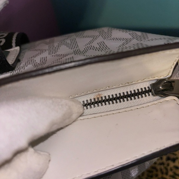 Michael Kors White Monogram Tote Bag - Picture 10 of 14